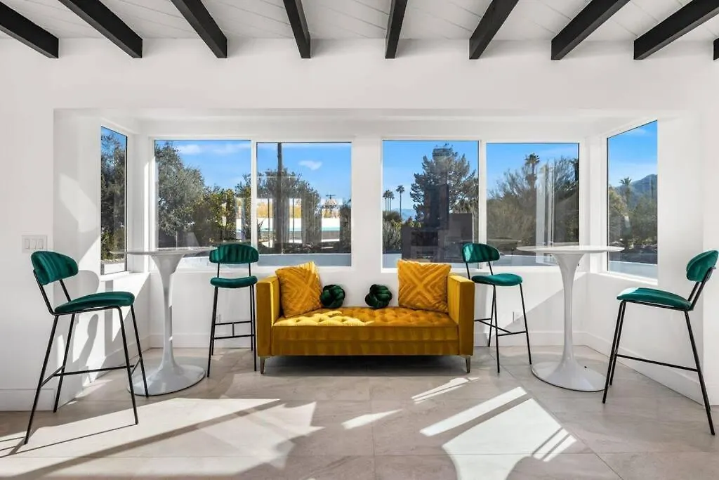 The Escape Island Vila Palm Springs