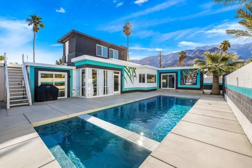 The Escape Island Vila Palm Springs 0*,