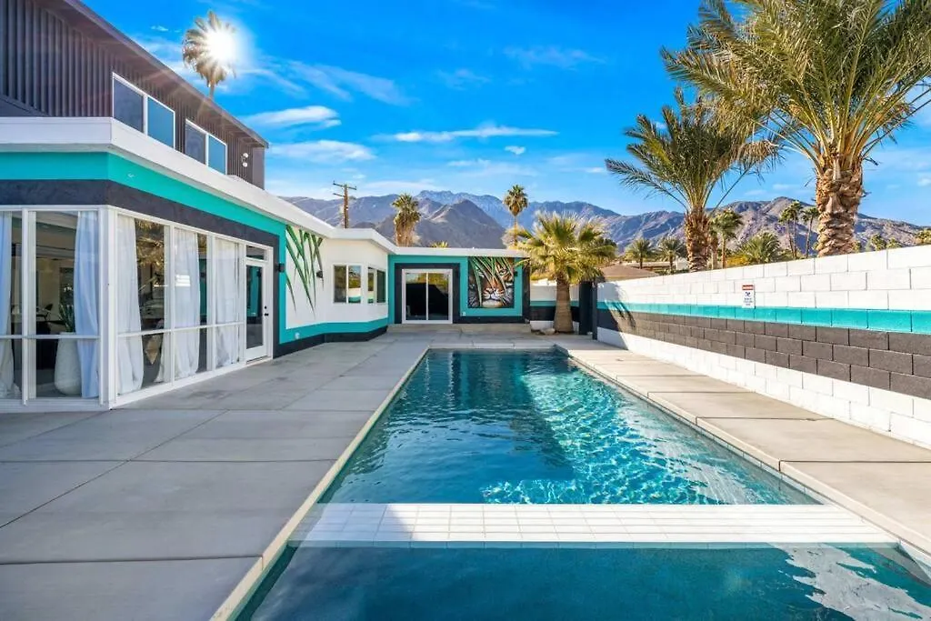The Escape Island Vila Palm Springs